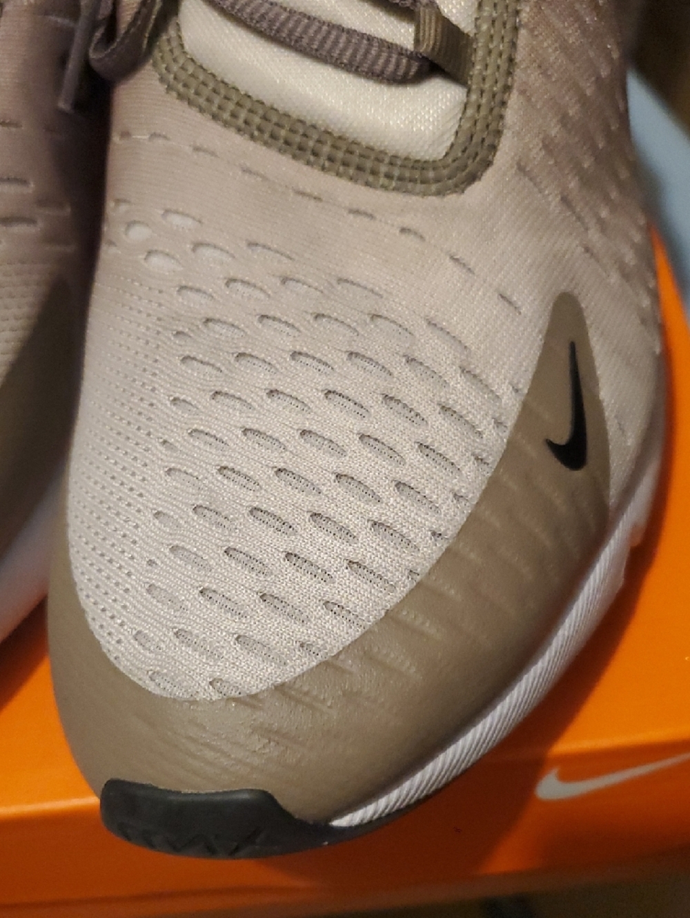 Nike Men’s Sneakers in Taupe and Olive - Picture 5 of 10